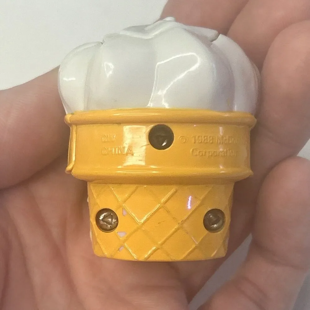 1988 McDonalds Transformer toy, Ice Cream cone, fun collectible plastic toy